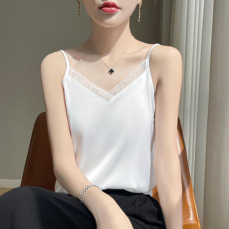 Blusa de tirantes finos con escote en V y diseño limpio