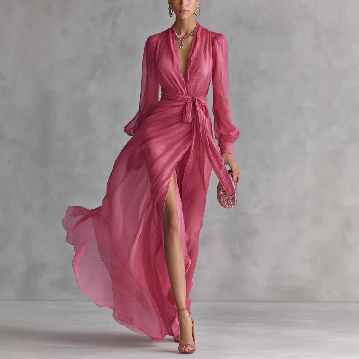 Vestido largo con escote en V y caída fluida con abertura