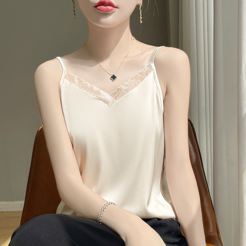 Blusa de tirantes finos con escote en V y diseño limpio