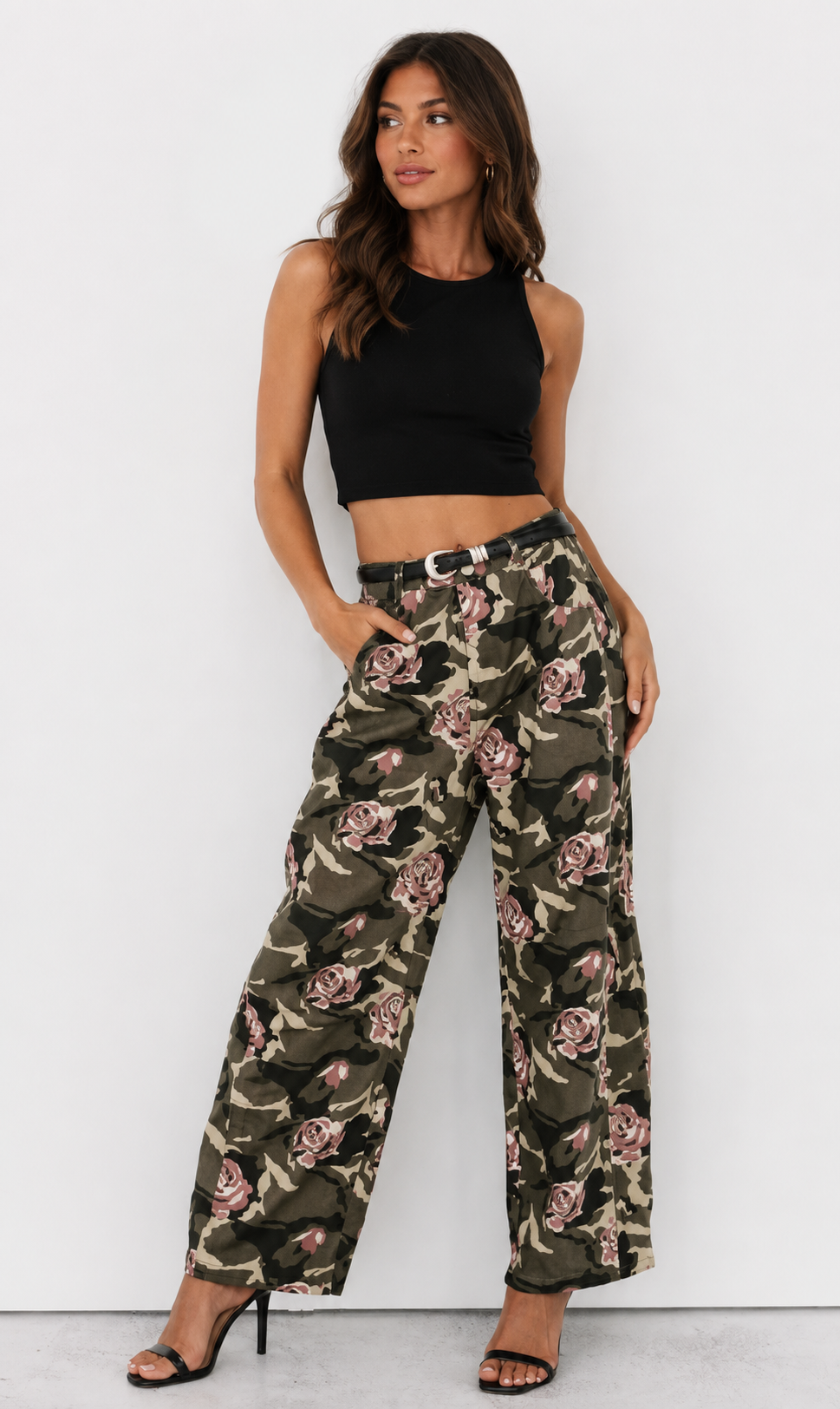 Pantalón recto con estampado camuflaje floral