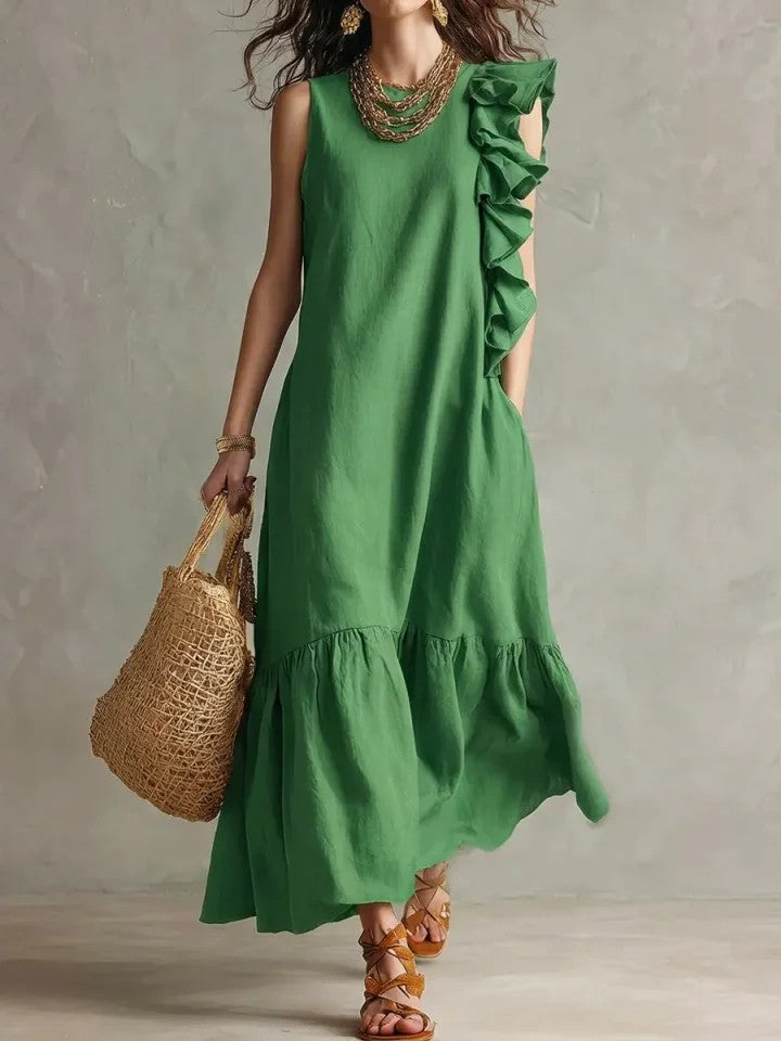 Vestido de silueta fluida con volantes y diseño asimétrico